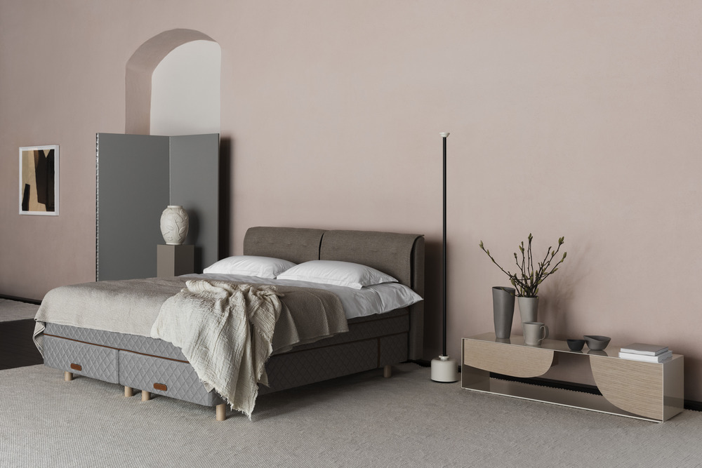 DUXIANA's component-based sleep system is designed to provide optimal support for each individuals unique needs. This innovative design helps distribute your weight evenly across the bed, alleviating pressure points that side sleepers are prone to developing. The mattress moulds to your body, ensuring that you sleep comfortably throughout the night. Furthermore, DUXIANA doesn't require you to buy a bed frame instead, you can attach legs and a headboard directly onto your mattress, giving you any look you desire.
