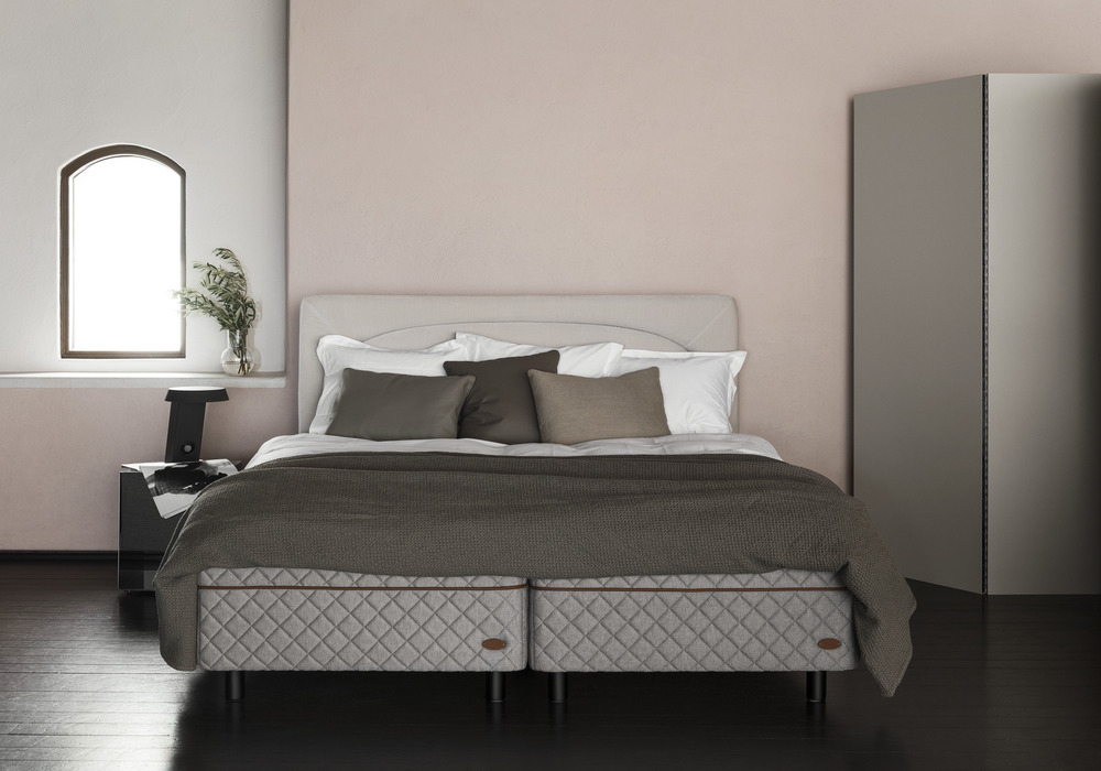 DUXIANAs commitment to health and comfort is reflected in its dedication to providing a customised, luxury sleeping experience. The combination of dynamic contouring support, the innovative Pascal System, and the high quality materials used in each bed make DUXIANA the ideal choice for anyone, including those suffering from back pain. If you're looking to invest in the best bed for your back, look no further than DUXIANA. Their beds offer personalised comfort that aligns with your body's needs, promoting healthy spinal alignment and providing the ideal environment for your body to heal during sleep. When it comes to alleviating back pain and improving sleep quality, DUXIANA is without a doubt one of the best options available on the market today.

Experience the luxury of a DUXIANA bed at the Danish Design showroom in Singapore and discover the ultimate solution for your back pain.
