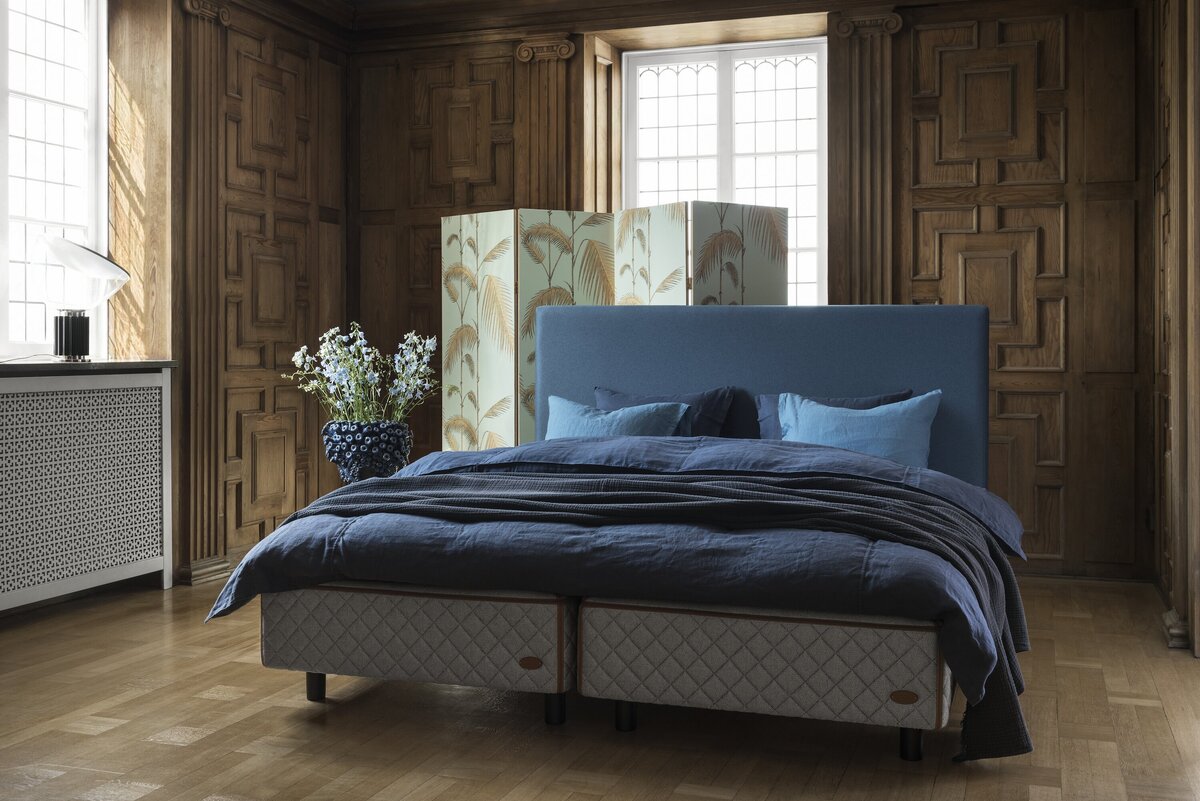 Pregnant women often experience tenderness and sensitivity, particularly around the hips and shoulders. As body shape changes and weight increases, these areas can become increasingly uncomfortable. The Duxiana mattress is designed to offer exceptional pressure relief. The combination of soft cushioning and firm support allows for reduced pressure on sensitive areas, providing a more restful sleep.