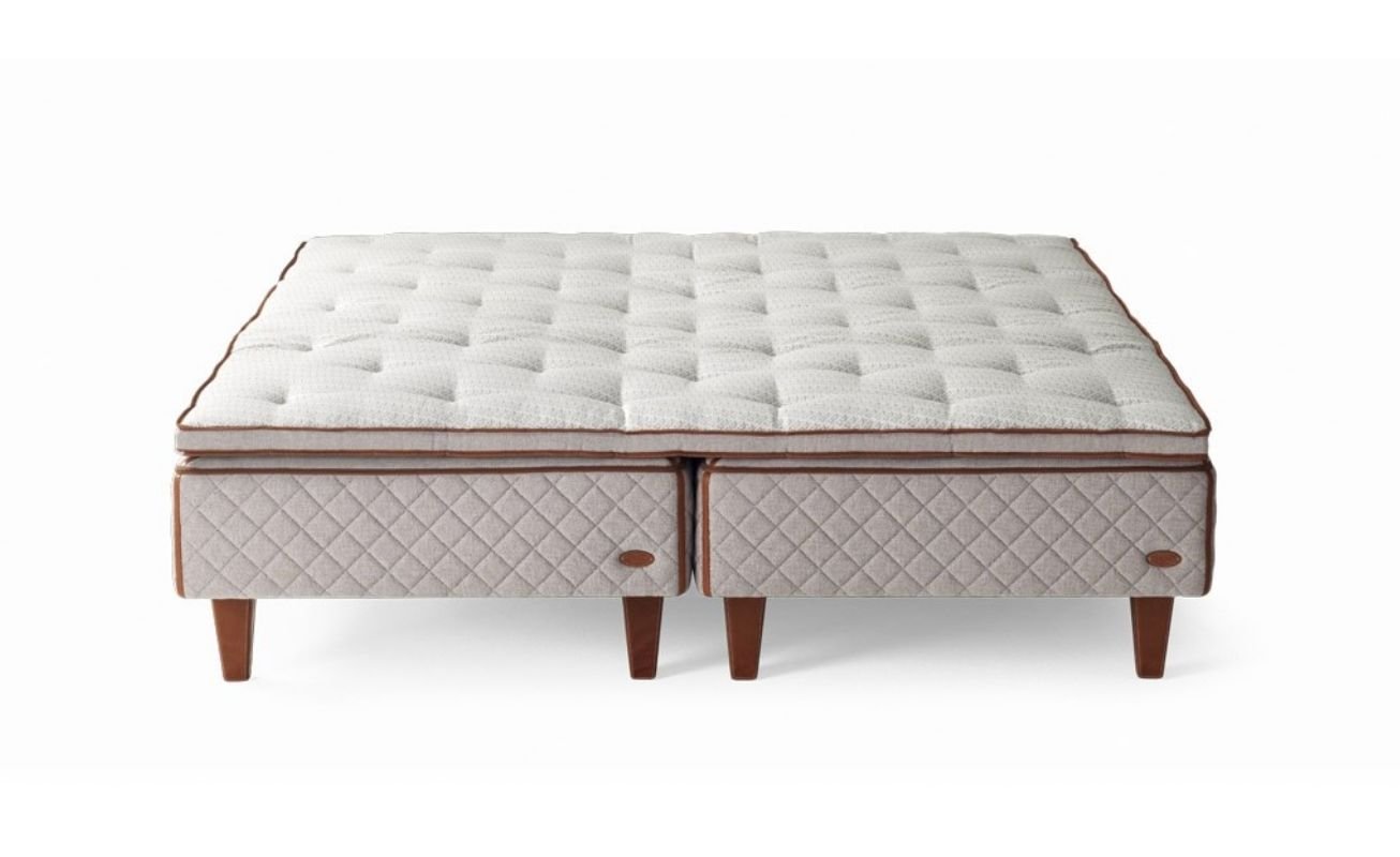 DUX 1001 is a bed made from durable, natural materials. With its double layer of unique interlinked springs, it is the perfect introduction to to the legendary comfort of DUX. The design is based on the first DUX bed made back in 1926, which has been further developed over the years. A combination of our proud heritage and modern day bed comfort.
Our Duxiana Beds are highly customisable and available in various sizes. This includes but is not limited to: Single, Small Double, Double, King and Super King.