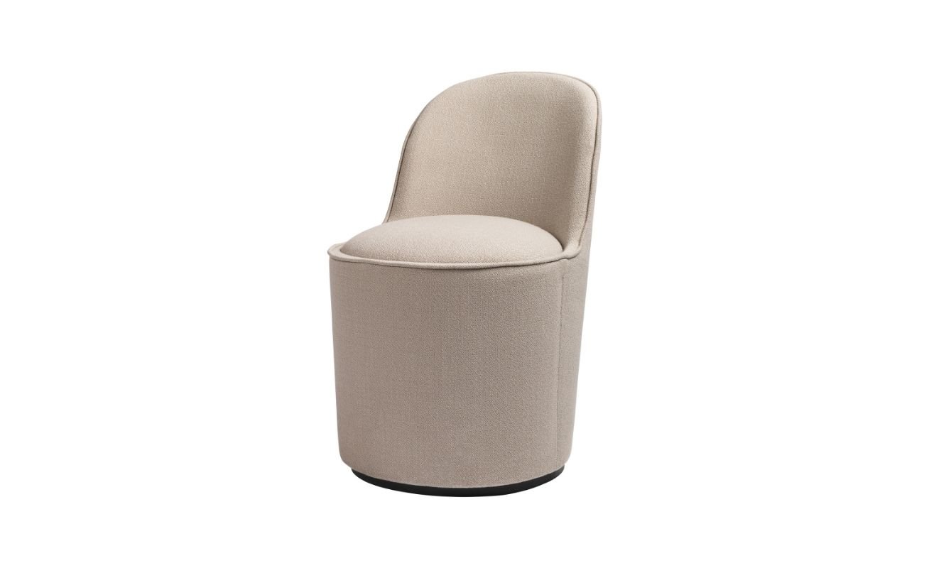 The Tail Dining Chair is playful in nature, with its rounded back resembling a peacock tail, designed by award-winning duo GamFratesi.
The Tail Dining Chair reflects the perfect synergy that is found between the Italian playfulness and aesthetics, and the Danish sense for craftsmanship and refinement. 