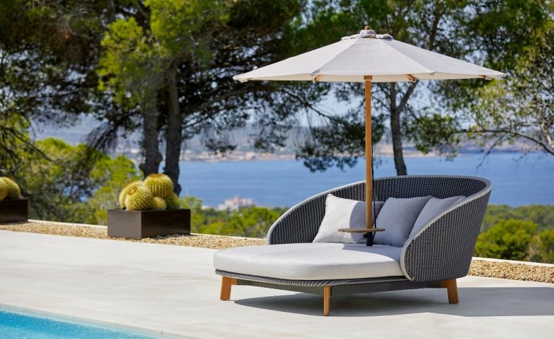 outdoor umbrella seating