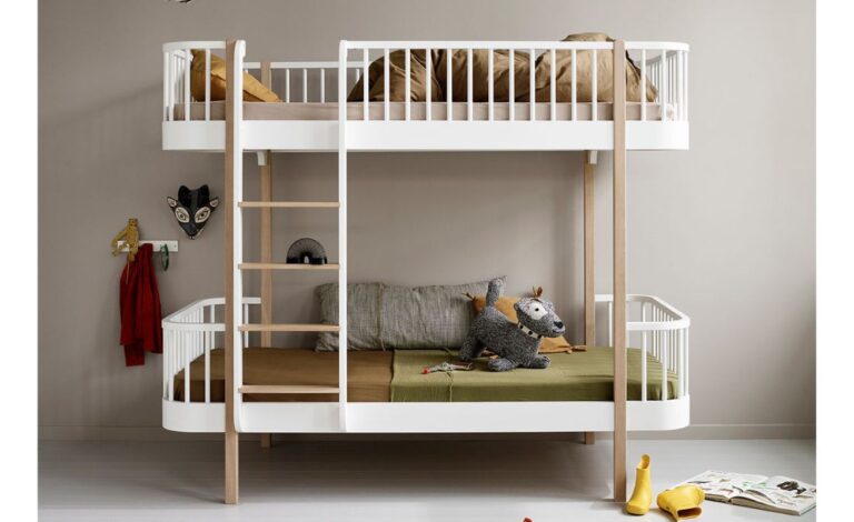 Oliver Furniture Wood Collection Classic Kids Bunk Bed (1)