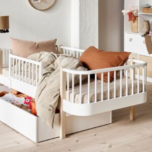 Oliver Furniture Wood Collection Classic Kids Day Bed