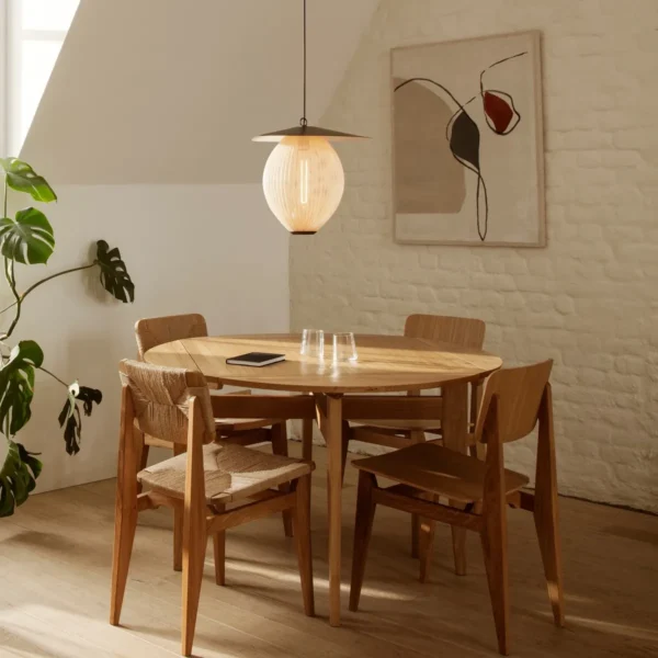 GrashoppaTableLamp_MategotTrolley_C-ChairDiningChair_B-Table_SatellitePendant_On_02-1